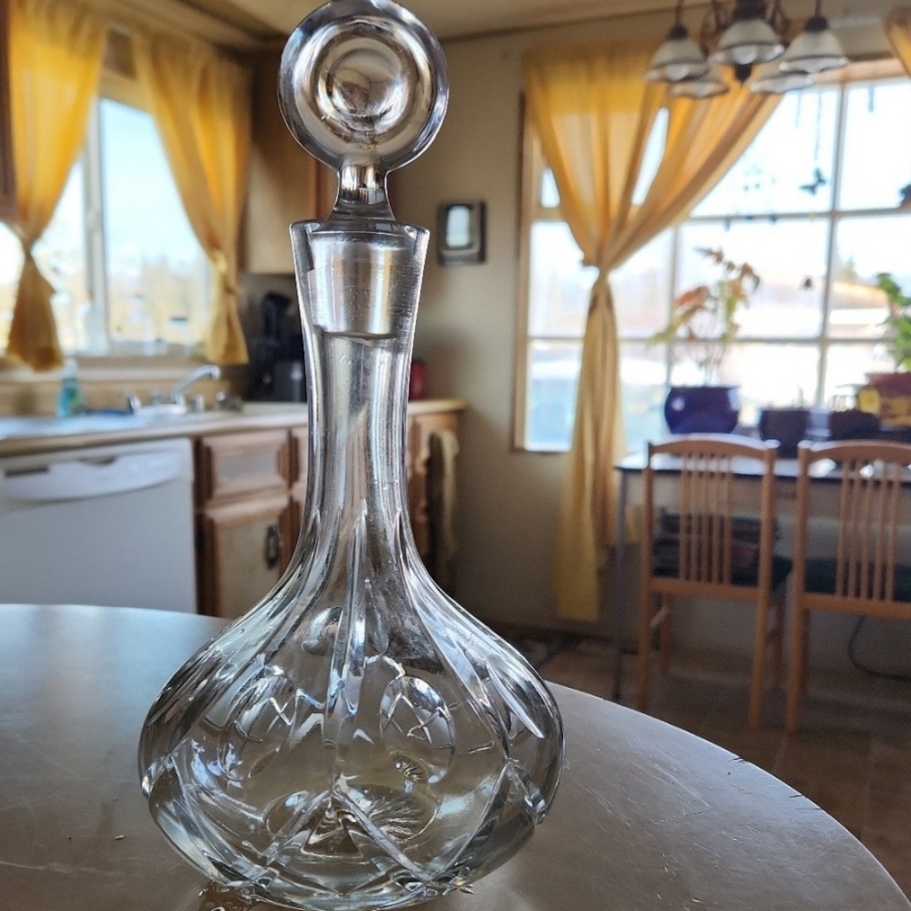 20th Century Crystal Wine Decanter No dings or scratches very good condition